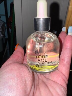 Nourishing face oil
